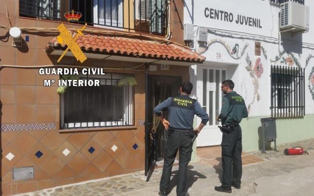 Actuación de la Guardia Civil en un incendio en Zarza de Granadilla (Cáceres).