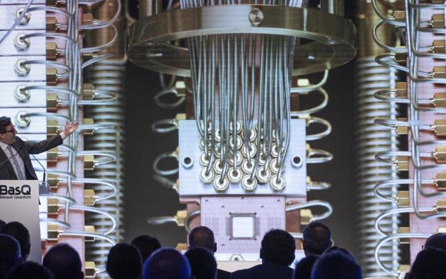 El vicepresidente de IBM y director de la división de investigación, Darío Gil, ha presentado este viernes en San Sebastián el acuerdo para instalar un centro de computación cuántica en San Sebastián, que albergará