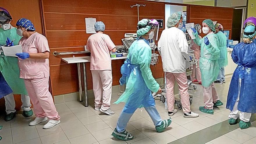 Imagen de archivo de la actividad frenética del Servicio de Urgencias del Hospital Donostia en pleno azote del covid. | FOTO: OSAKIDETZA