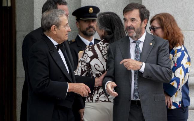 El presidente del Tribunal Supremo, Francisco Marín (i) y el presidente del Consejo General del Poder Judicial, Vicente Guilarte (d), a su salida de la apertura del año judicial 2023/2024.