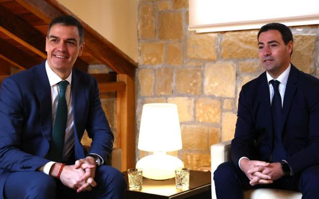 Imagen de archivo de una reunión entre Sánchez y Pradales.