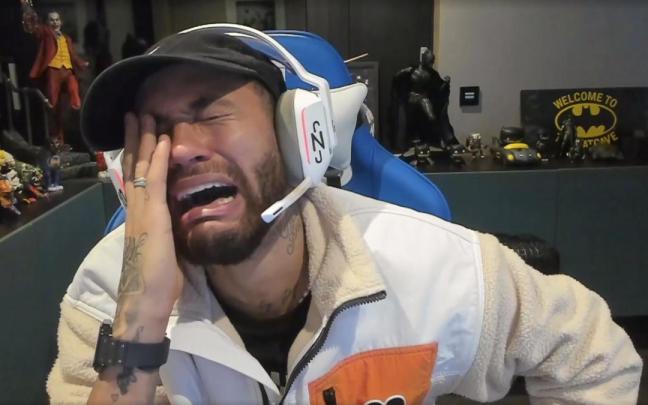 Neymar tras perder un millón de euros en un casino online. Neymar tras perder un millón de euros en un casino online.