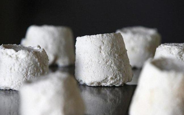 El queso Pule se obtiene de la leche de burras originarias de Serbia. El queso Pule se obtiene de la leche de burras originarias de Serbia.