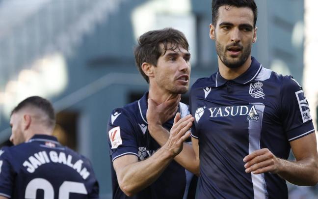 Aritz Elustondo y Mikel Merino, en Sevilla. / JULIO MUÑOZ / EFE