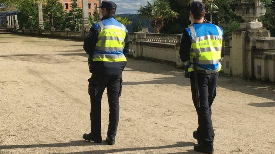 Dos agentes de la Policía Local de Lugo.