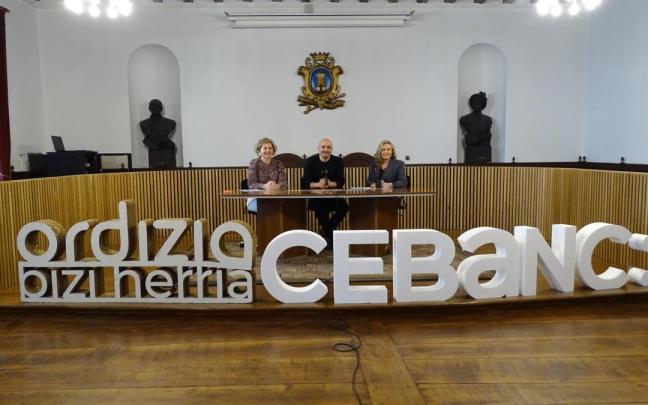 Leire Arandia, Adur Ezenarro y Paloma Enríquez.