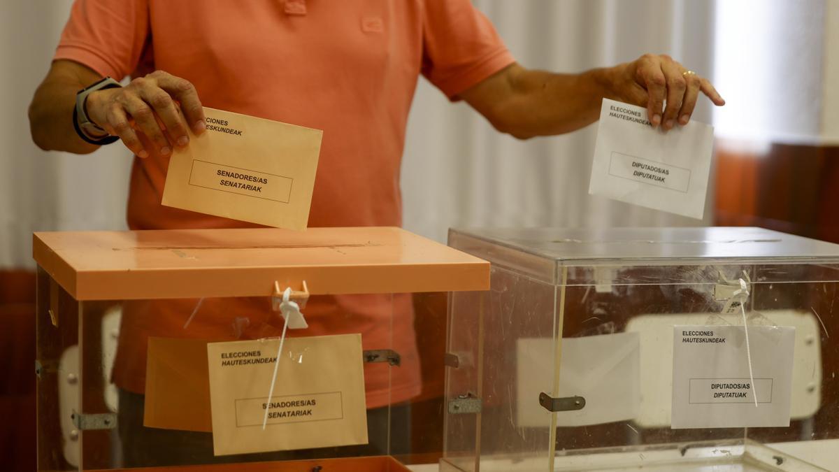 Los colegios electorales vascos tenían ayer todo listo para que la ciudadanía se acerque hoy a emitir su voto.