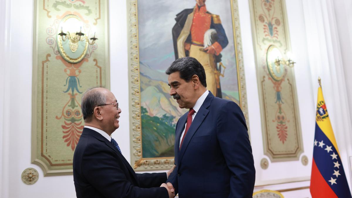 Maduro, junto al enviado especial chino en el Palacio de Miraflores.