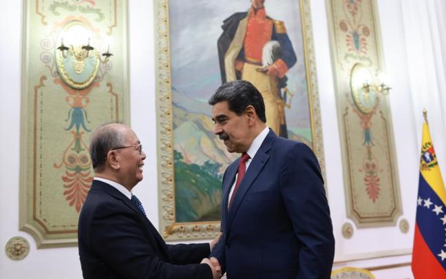 Maduro, junto al enviado especial chino en el Palacio de Miraflores.