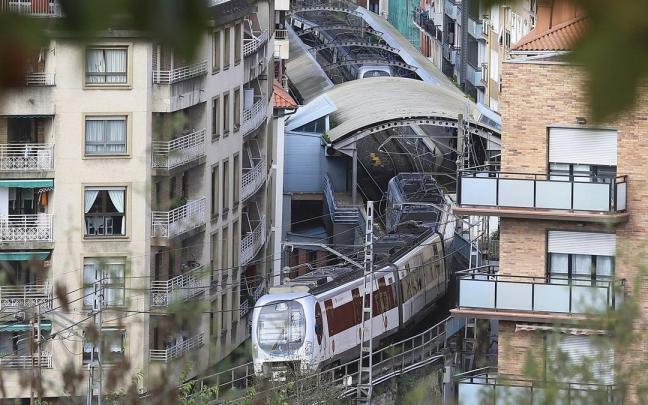 Vía libre para la demolición del viaducto que ha marcado la vida de cientos de vecinos en Pasai Antxo desde 1912 / Javi Colmenero