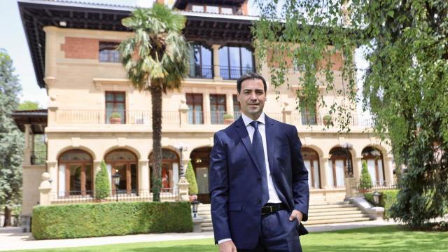 Imanol Pradales, durante la entrevista con Grupo Noticias en su residencia oficial del Palacio de Ajuria Enea.