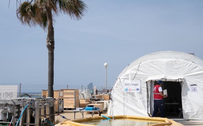 Una persona durante un simulacro de crisis humanitaria internacional con el equipo de emergencias español START, gestionado por la Agencia Española de Cooperación Internacional para el Desarrollo (AECID)