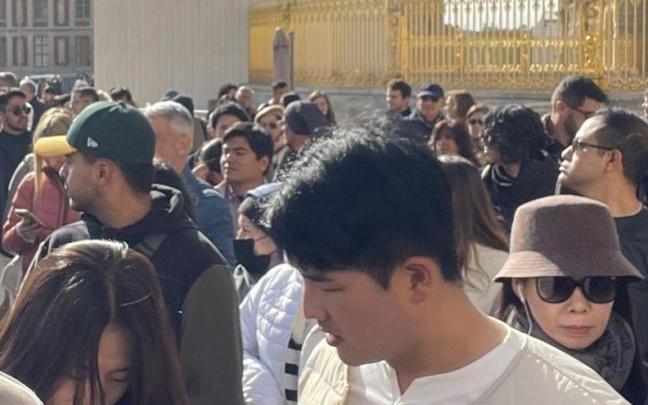 Desalojo del Palacio Versalles.