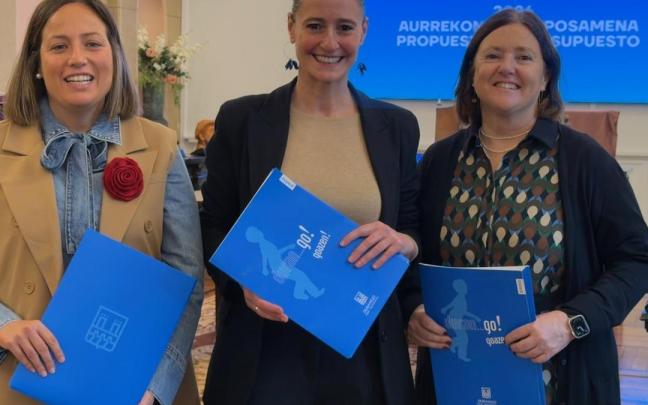 Jesica Ruiz (PSE), Mireia Elkoroiribe, alcaldesa de Durango y Josune Escota (PNV)