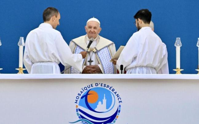 El Papa Francisco durante los 'Encuentros Mediterráneos' en Marsella, Francia. El Papa Francisco durante los 'Encuentros Mediterráneos' en Marsella, Francia.