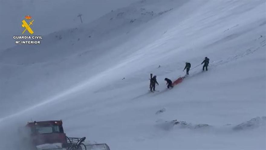 Rescatan a un montañero de Vitoria herido grave por una avalancha en Valdezcaray. X: @VOSTlarioja