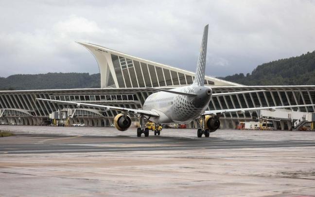 Una terminal más larga en Loiu | Foto: Borja Guerrero - DEIA