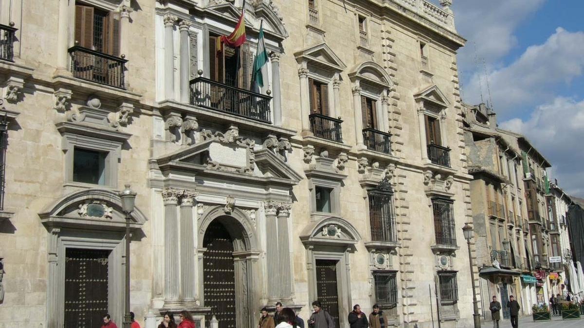 Fachada del Tribunal Superior de Justicia de Andalucía, en el edificio de la Chancillería de Granada.
