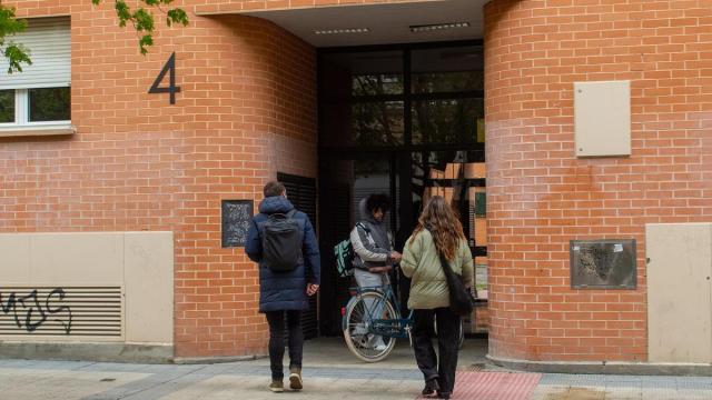 Exterior del inmueble en el que se produjo el suceso. / PATXI CASCANTE
