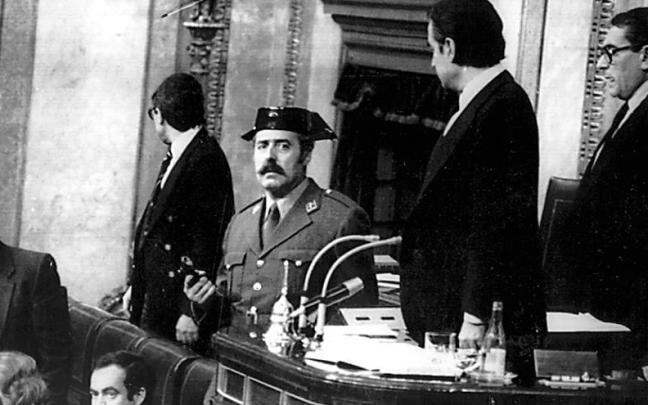 Antonio Tejero durante el golpe de Estado. Antonio Tejero durante el golpe de Estado.