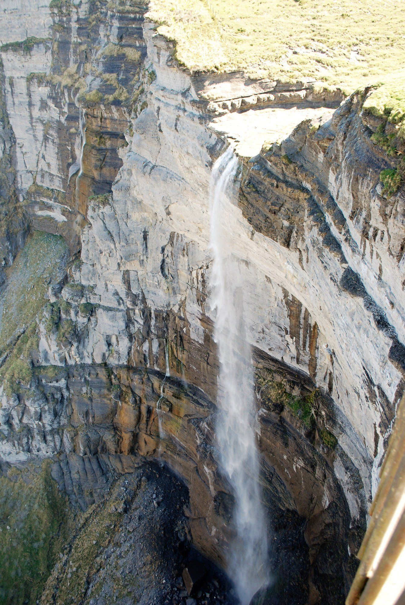 La cascada del salto del Nervión se sitúa entre las provincias de Burgos y Alava.