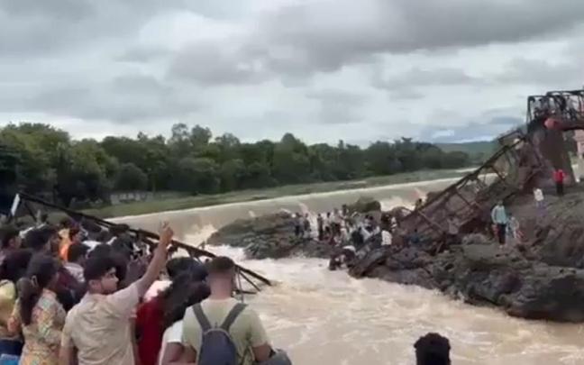 El incidente tuvo lugar en Kundmala, un destino natural popular cercano a la ciudad de Pune. / X El incidente tuvo lugar en Kundmala, un destino natural popular cercano a la ciudad de Pune.