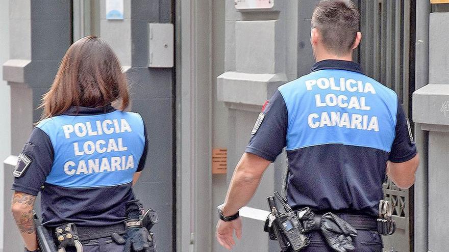 Una pareja de agentes de la Policía Local de Tenerife