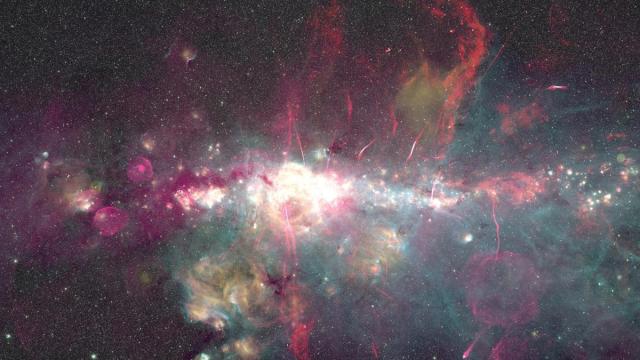 Imagen del centro galáctico obtenida a partir de las observaciones realizadas con distintos telescopios.