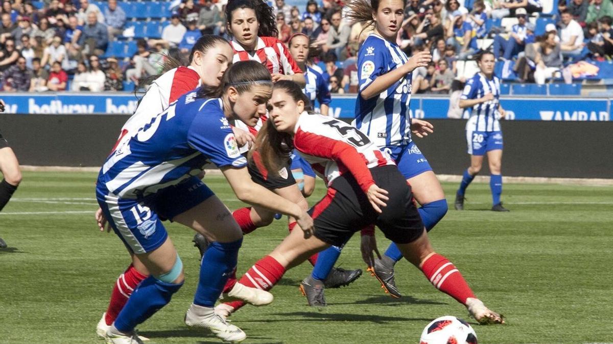 Mery, durante el partido entre el Alavés femenino y el Athletic, disputado en Mendizorroza