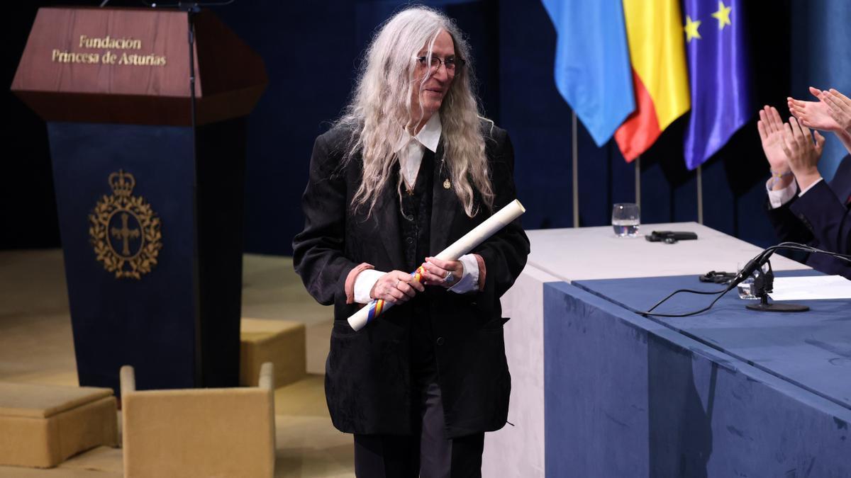La cantante Patti Smith durante la entrega de los Premios Princesa de Asturias 2026 en el Teatro Campoamor