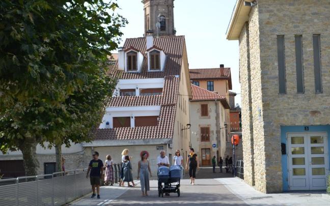 Vecinos de Dulantzi paseando por sus calles