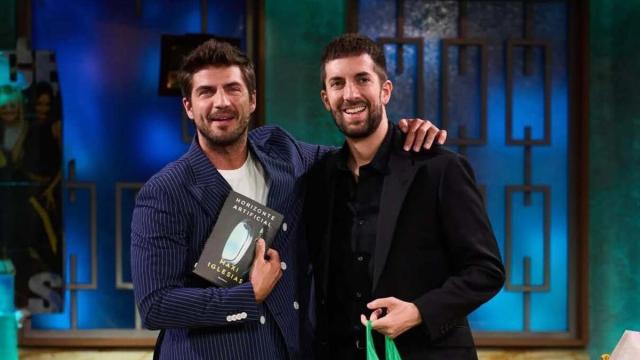 Maxi Iglesias y David Broncano en 'La Revuelta'
