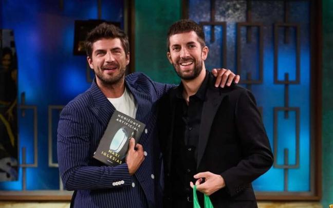 Maxi Iglesias y David Broncano en 'La Revuelta'