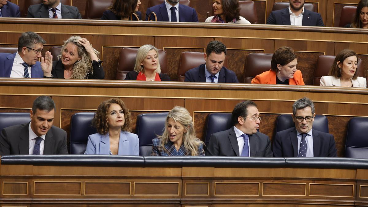 El presidente del Gobierno, Pedro Sánchez; la vicepresidenta primera y ministra de Hacienda, María Jesús Montero; la vicepresidenta segunda y ministra de Trabajo, Yolanda Díaz; el ministro de Asuntos Exteriores, José Manuel Albare