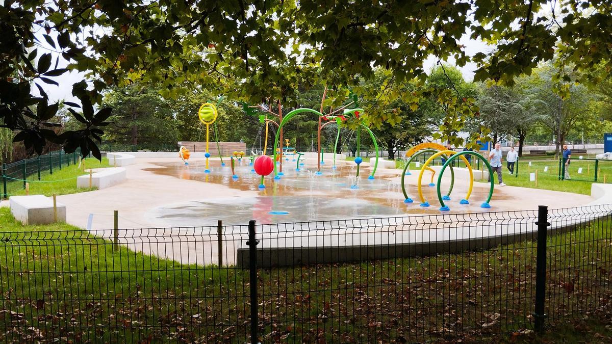 Parque de agua junto al parque de Atsobakar