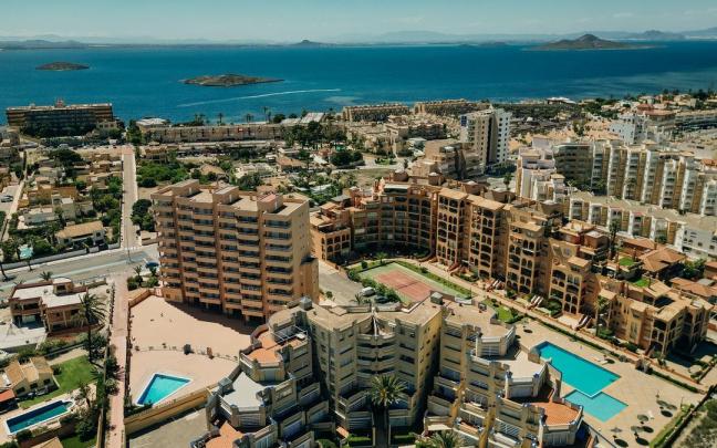 Bloques de pisos en La Manga del Mar Menor.