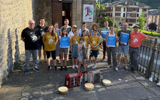 Trikitilaris de Bergarako Musika eta Dantza Eskola animan a sumarse a la gran fiesta de este sábado.