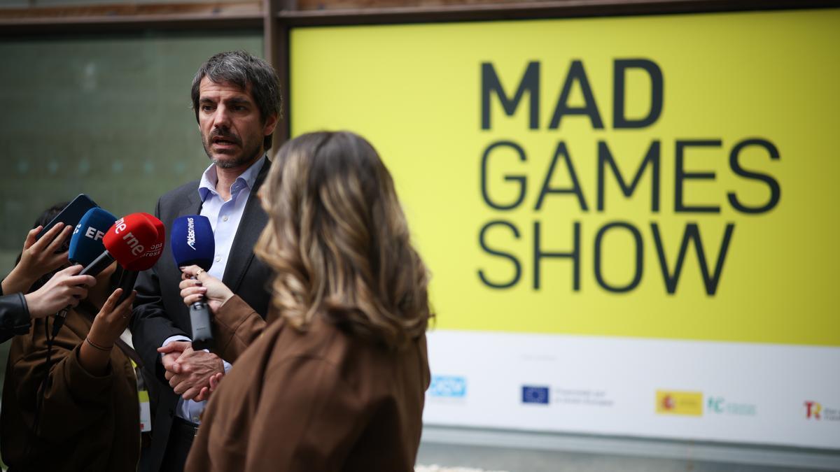 El ministro de Cultura, Ernest Urtasun, visita la feria del videojuego 'Mad Games Show'