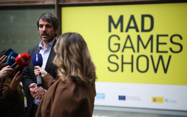 El ministro de Cultura, Ernest Urtasun, visita la feria del videojuego 'Mad Games Show'