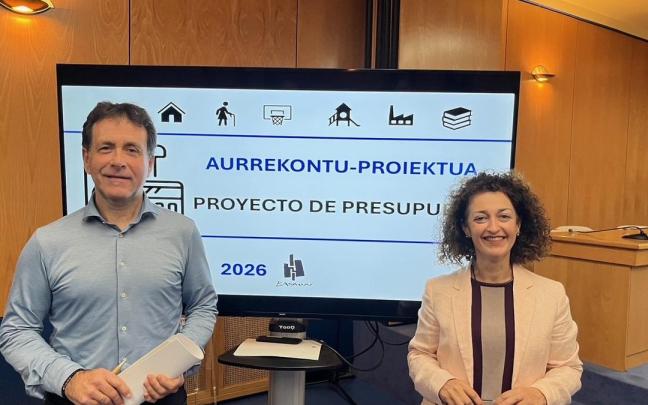Asier Iragorri y Berta Montes en la presentación de la propuesta de presupuesto de Basauri para 2026