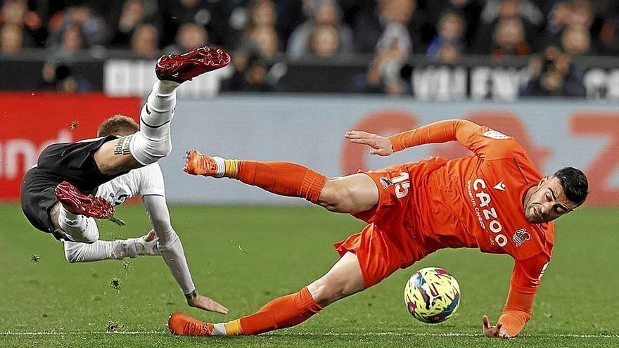 Tres puntos de oro para el Valencia ante la Real.