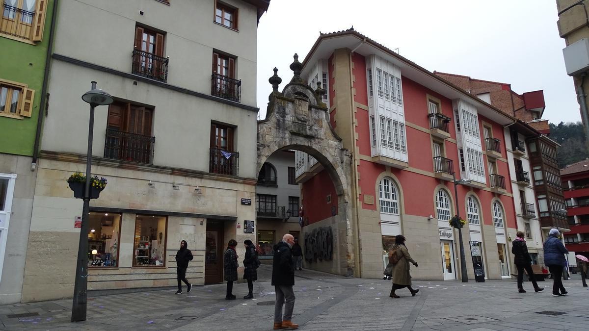 El Portalón, uno de los lugares más característicos y punto de encuentro social de Arrasate, en pleno Casco Histórico.