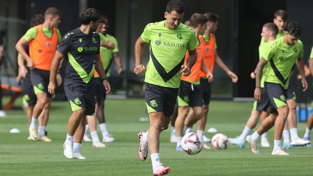 Mikel Oyarzabal, durante un entrenamiento en Zubieta. / IKER AZURMENDI