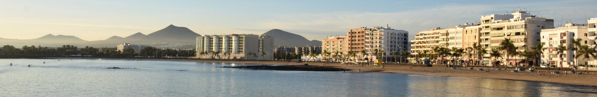 Panorámia del paseo marítimo a su paso por Arrecife.