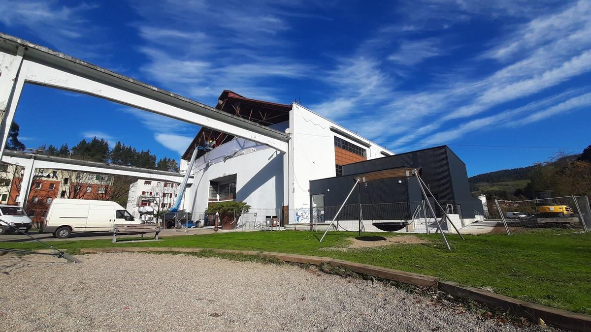 El polideportivo de Labegaraieta, uno de los espacios donde se instalarán los paneles fotovoltaicos.
