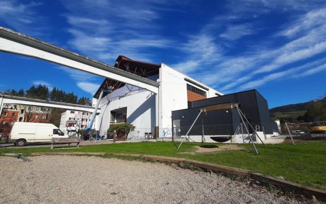 El polideportivo de Labegaraieta, uno de los espacios donde se instalarán los paneles fotovoltaicos.