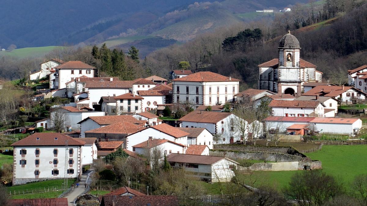 Vista panorámica de la localidad navarra de Zugarramurdi.