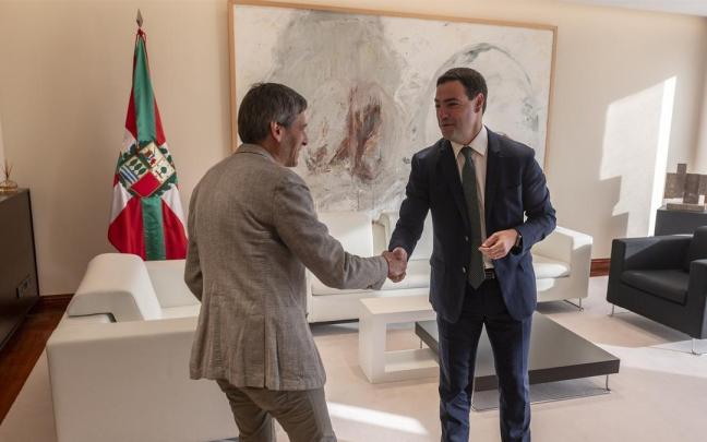 El parlamentario de Sumar, Jon Hernández, ha abierto la ronda de contactos iniciada por el lehendakari, Imanol Pradales. / EP El parlamentario de Sumar, Jon Hernández, ha abierto la ronda de contactos iniciada por el lehendakari, Imanol Pradales.