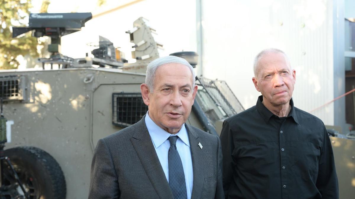 Netanyahu junto a su ministro de Defensa, Yoav Gallant.