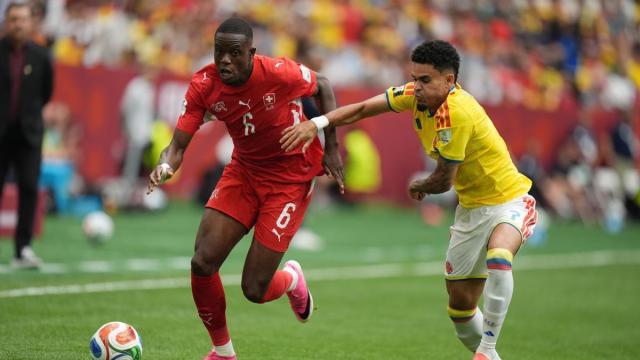 Luis Díaz y Denis Zakaria disputando un balón en el partido del Mundial 2026 entre Colombia y Suiza.